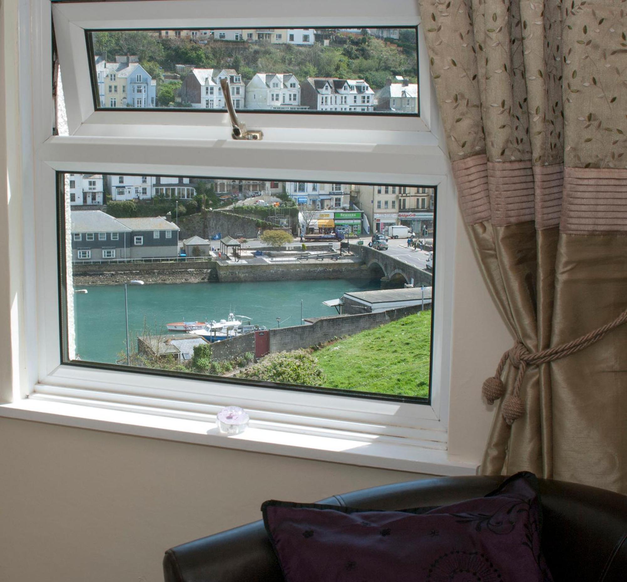 Schooner Point Guest House Looe Bilik gambar